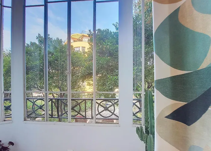 Nestor&jeeves - Bel Air - Center - Modern Lejlighed